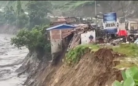 भोटेकोशीको बाढीले गल्छीमा चार घरमा क्षति, अन्य घर जोखिममा