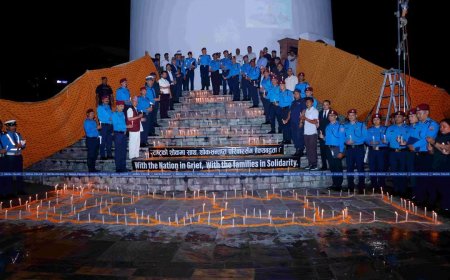 भोटेकोशी बाढीका मृतकको सम्झनामा प्रहरी प्रधान कार्यालयमा दीप प्रज्वलन