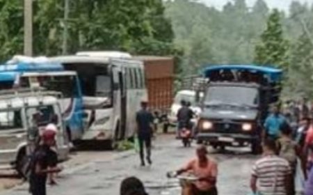 बारा : ढुंगा खसेर अवरुद्ध हेटौंडा–वीरगञ्ज सडक दुईतर्फी सञ्चालनमा