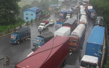 नागढुंगामा सवारीसाधन होल्ड, पृथ्वी राजमार्ग र मुग्लिन–नारायणगढमा आवागमन प्रभावित