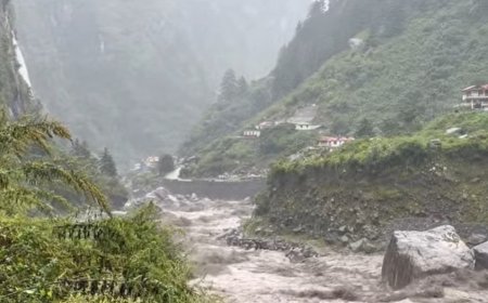 मर्स्याङ्दीको बाढीले थोचे गाउँ जोखिममा, तीन दर्जनभन्दा बढी स्थानीय ओडारमा उद्धारको पर्खाइमा