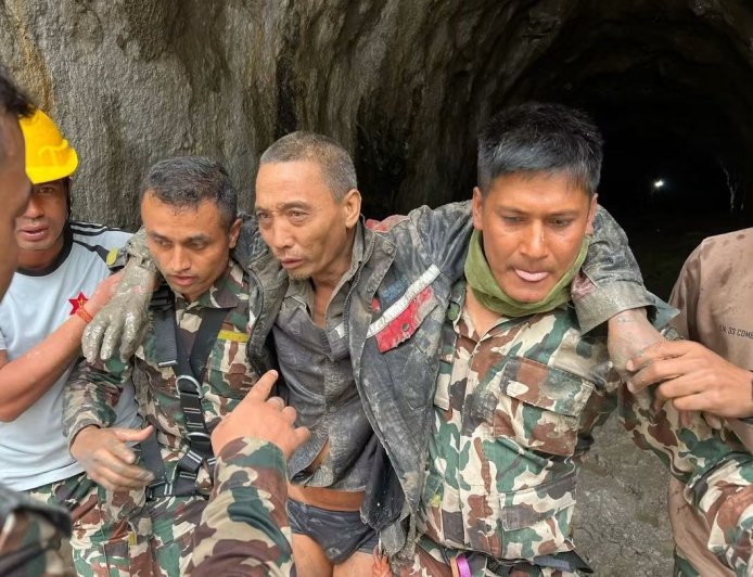 बाढी गएको ११औँ दिनमा माथिल्लो त्रिशुली–१ को टनेलबाट चिनियाँ नागरिकको उद्धार