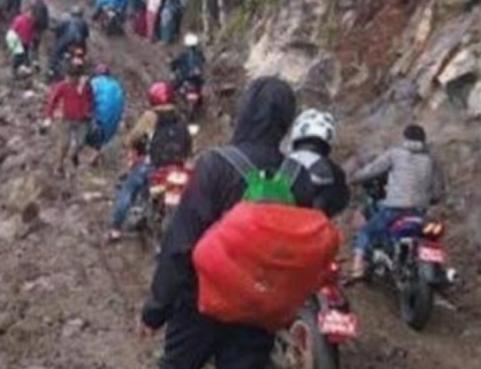 मुख्य राजमार्गमा अझै अवरोध, केही सडकखण्डमा राति सवारी सञ्चालनमा रोक
