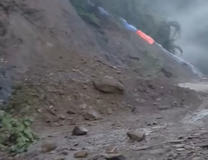 काठमाडौं । पहिरो र बाढीका कारण देशका विभिन्न सडकखण्ड अवरुद्ध, बेनी–जोमसोमदेखि कर्णाली करिडोरसम्म प्रभावित