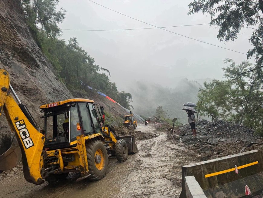प्रमुख राजमार्ग बन्द, बाढी–पहिरोले देशभर सडक अवरुद्ध, दर्जनौँ सडकखण्डमा राति सवारी आवागमन रोक