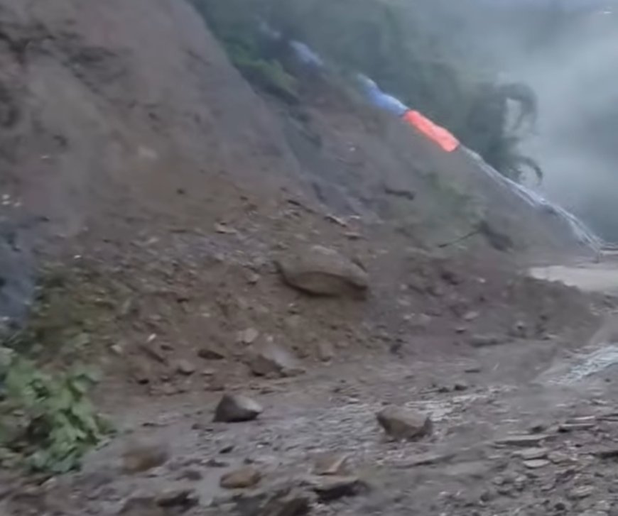 अविरल वर्षा र पहिरोले देशभरका मुख्य राजमार्ग ठप्प: बागमती र कोशी प्रदेश बढी प्रभावित, धेरै ठाउँमा राति यात्रा गर्न रोक