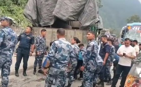 कुरिनटारमा बस, ट्रक र माइक्रो ठोक्किँदा ११ जना घाइते, पृथ्वी राजमार्ग अवरुद्ध