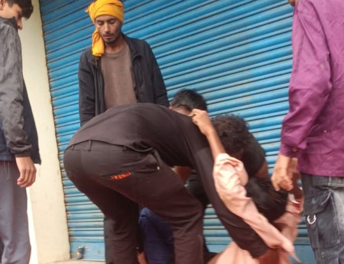फेटामा अस्पताल उद्घाटन विवाद हिंसात्मक बन्यो, प्रहरीको गोली लागेर १४ वर्षीय बालक घाइते, मोटरसाइकलमा आगजनी